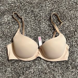 LIKE NEW Victoria’s Secret Demi Bra